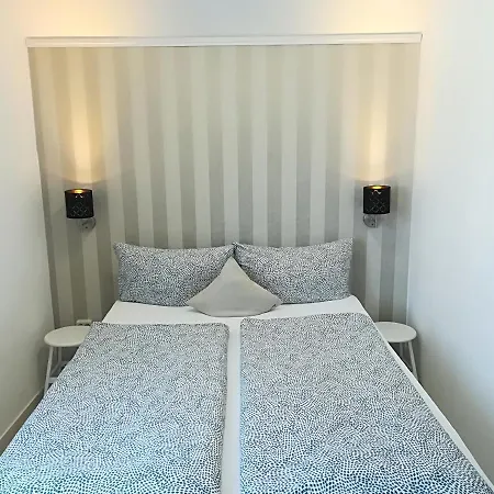 House La Neuschwanstein - Budget City Hotel 2*