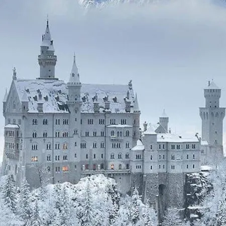 House La Neuschwanstein - Budget City Hotel 2*