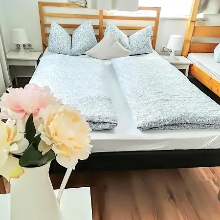 House La Neuschwanstein - Budget City Hotel 2*